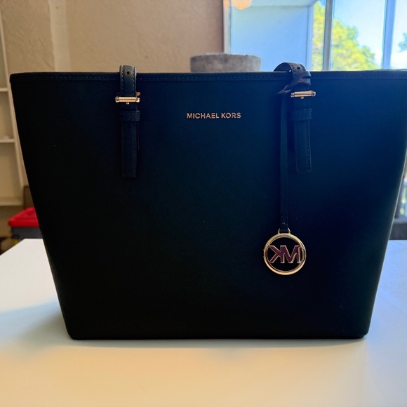 Dark Green MK Purse - Picture 1 of 4